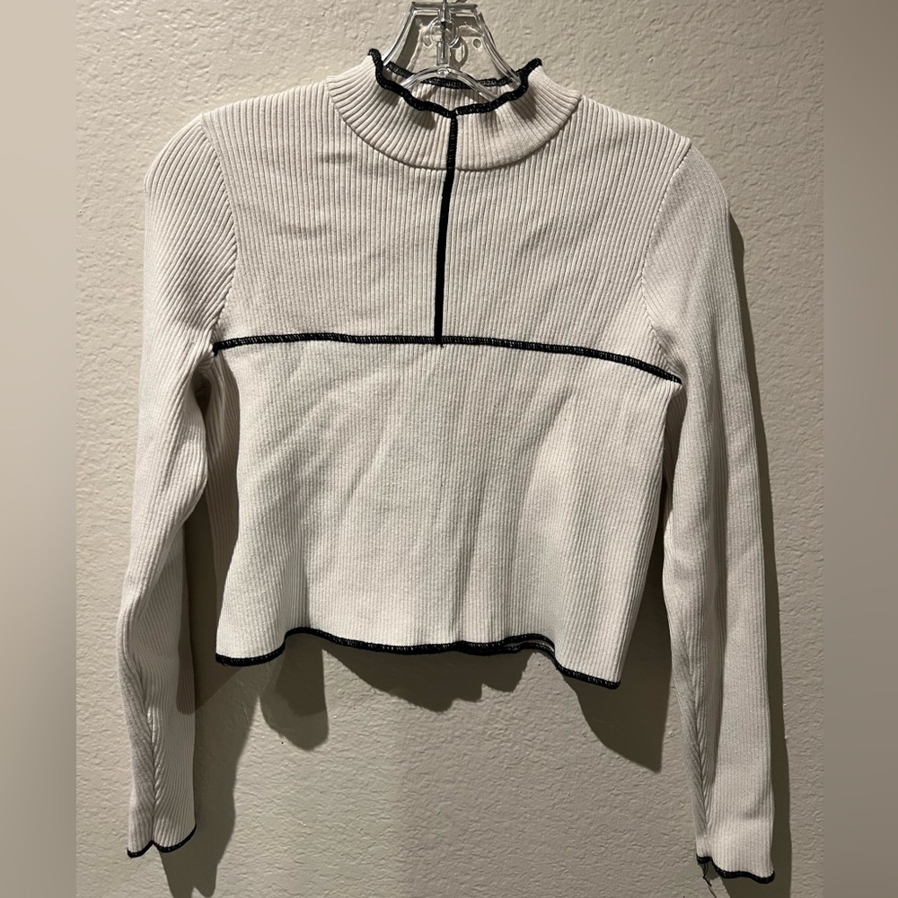 L.a hearts cropped sweater 🖤🤍